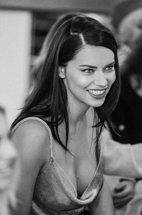 Adriana-Lima-60.jpeg