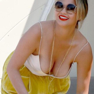 Chrissy-Teigen-4