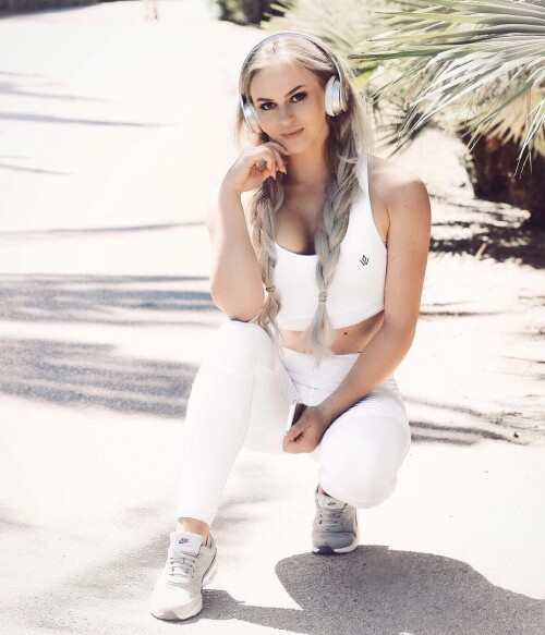 Anna Nystrom (32)