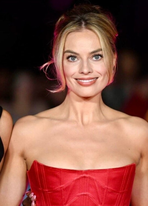 MARGO-ROBBI-Margot-Robbie-02.jpeg