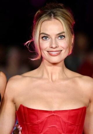 MARGO-ROBBI-Margot-Robbie-02