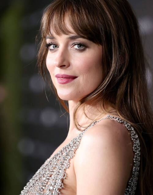 Dakota-Johnson-79