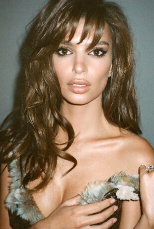 Emily-Ratajkowski-245