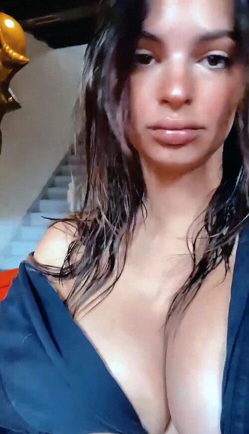 Emily-Ratajkowski-248