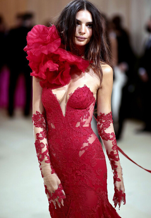 Emily-Ratajkowski-260
