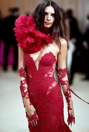 Emily-Ratajkowski-260