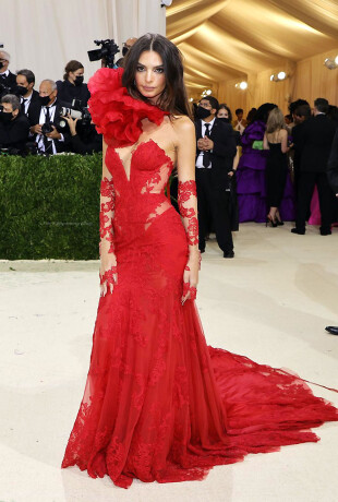 Emily-Ratajkowski-269