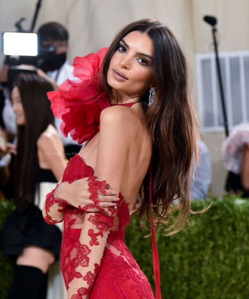 Emily-Ratajkowski-271
