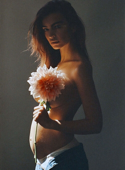 Emily-Ratajkowski-285