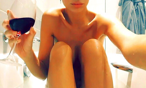 Emily-Ratajkowski-324