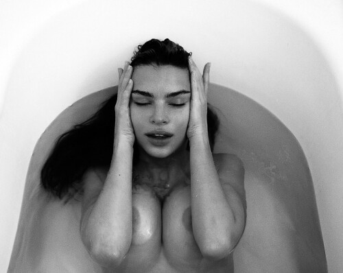Emily-Ratajkowski-333