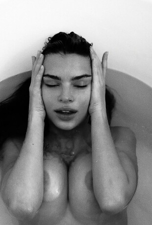 Emily-Ratajkowski-333