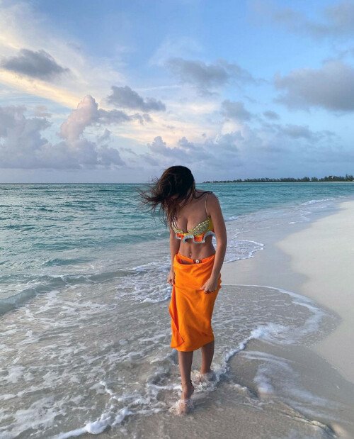 Emily-Ratajkowski-338