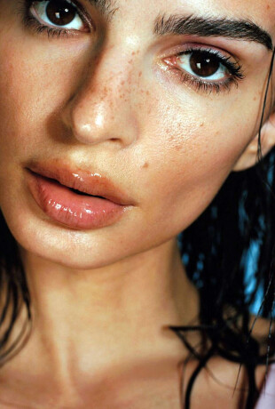 Emily-Ratajkowski-350