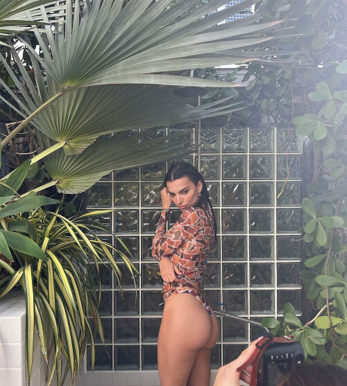 Emily-Ratajkowski-362