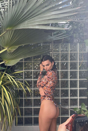 Emily-Ratajkowski-362