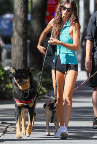 Emily-Ratajkowski-399