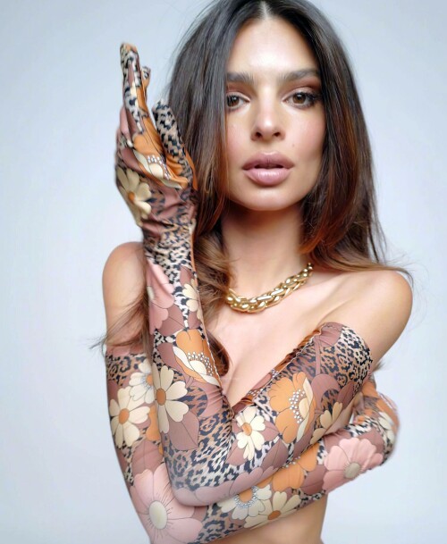 Emily-Ratajkowski-42