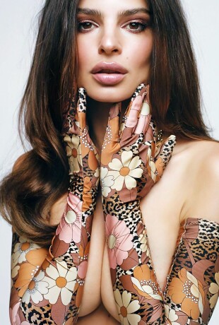 Emily-Ratajkowski-53