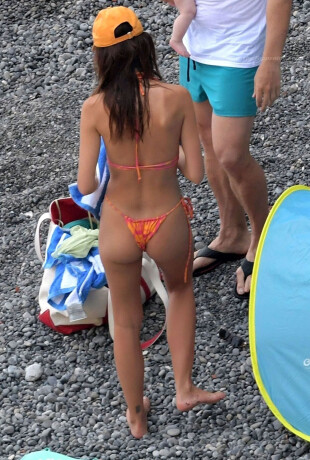 Emily-Ratajkowski-98