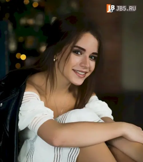 Anny-Myrrr-ANNA-KOMAROVA-04