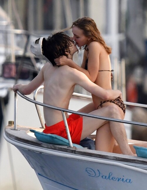 Lily-Rose-Depp-32