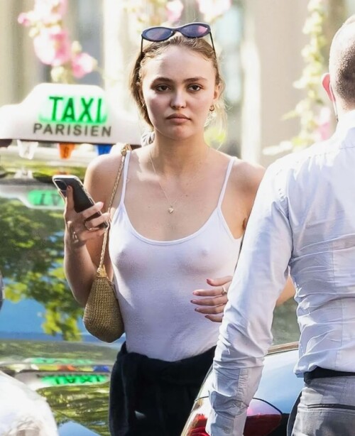 Lily-Rose-Depp-38