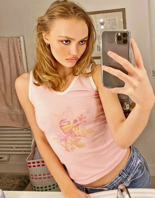 Lily-Rose-Depp-39