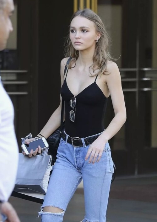 Lily-Rose-Depp-48