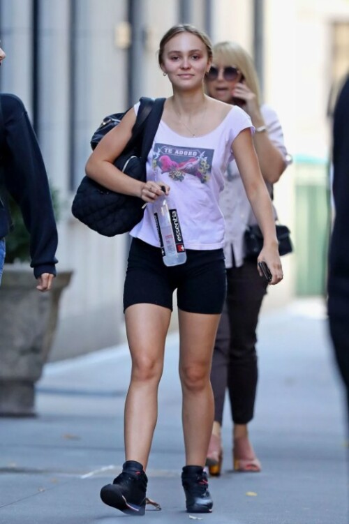 Lily-Rose-Depp-53