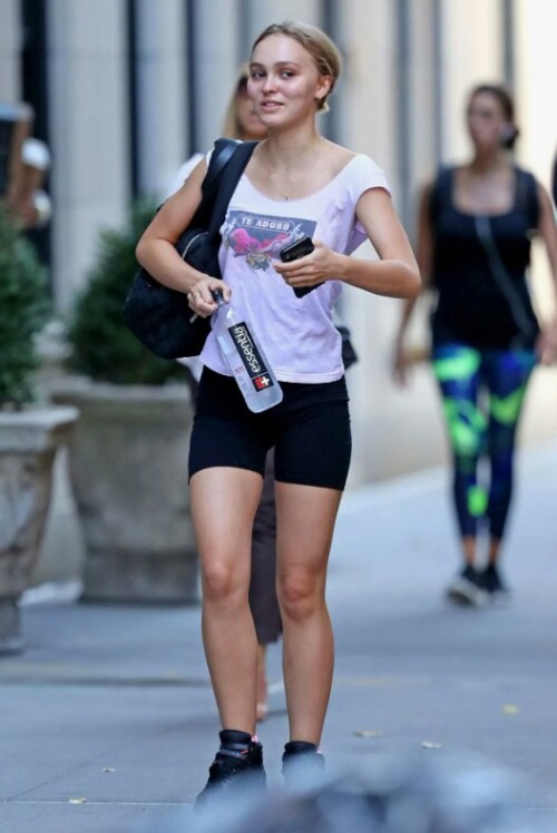 Lily-Rose-Depp-54