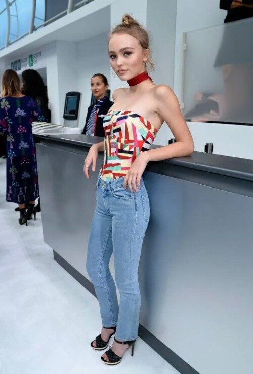 Lily-Rose-Depp-58