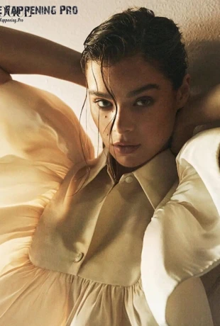 Hailee-Steinfeld-02