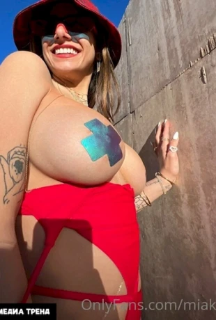 Mia-Khalifa-MIA-KALIFA-29