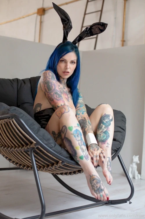 Riae Suicide (Риа Элизабе... Hot and beautiful