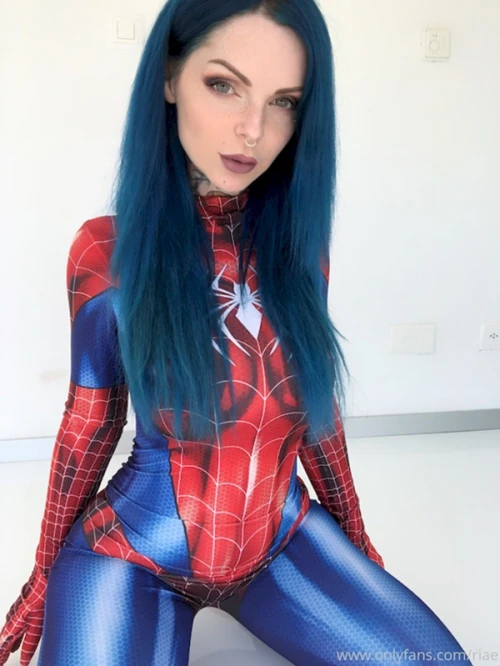 Riae Suicide (Риа Элизабе... Hot and beautiful