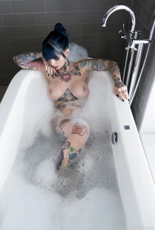 Riae-Suicide-RIA-ELIZABET-MAKKARTI-180