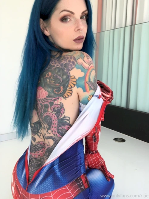 Riae Suicide (Риа Элизабе... Hot and beautiful