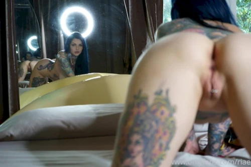 Riae Suicide (Риа Элизабе... Hot and beautiful