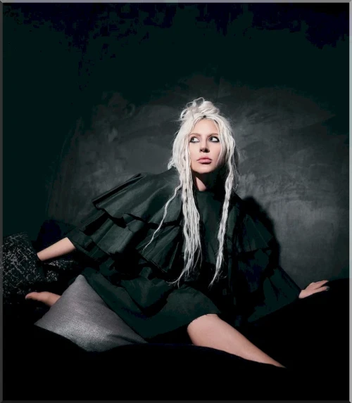LEDI-GAGA-BLONDINKA-6