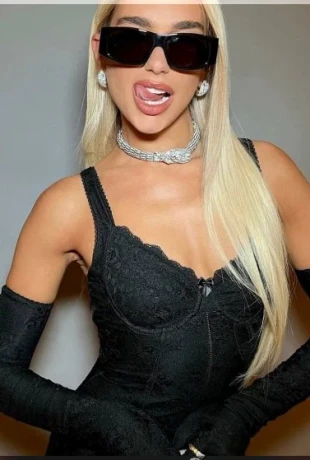 DUA-LIPA-SO-SVETLYMI-VOLOSAMI-11
