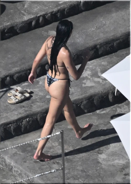 Dua-Lipa-Exposed-Sexy-Ass-In-Revealing-Bikini-4
