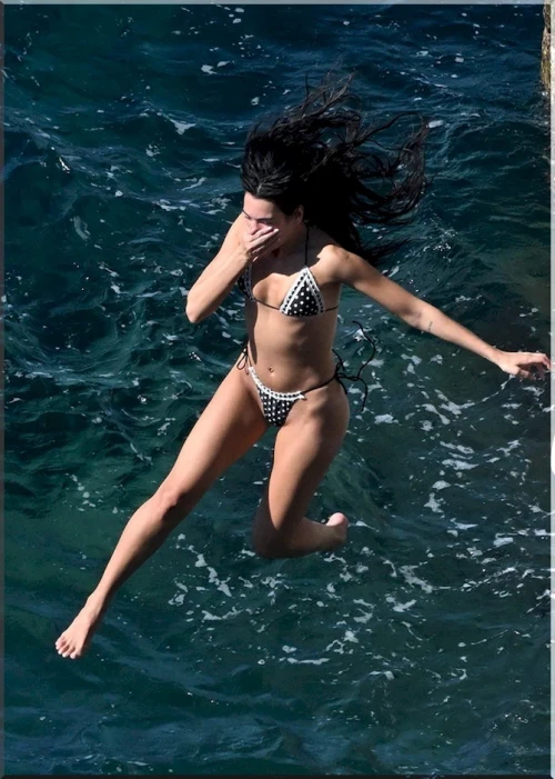 Dua-Lipa-Exposed-Sexy-Ass-In-Revealing-Bikini-5