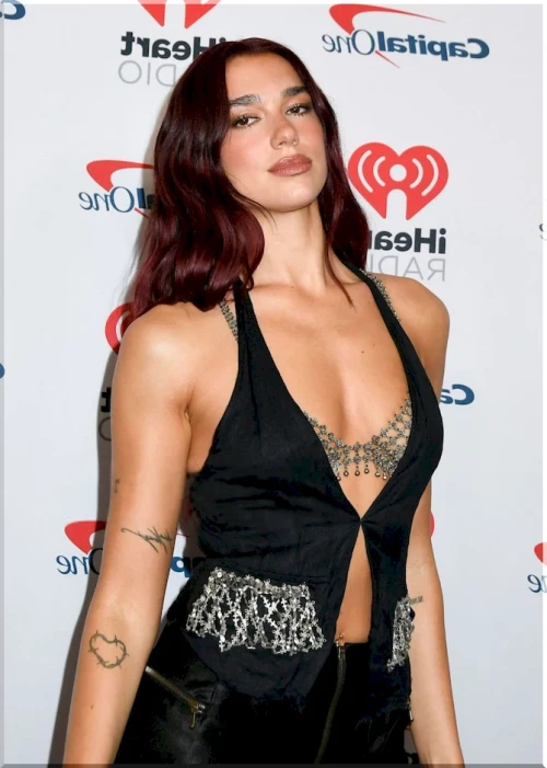 Dua-Lipa-Sexy-At-iHeartRadio-Music-Festival-5