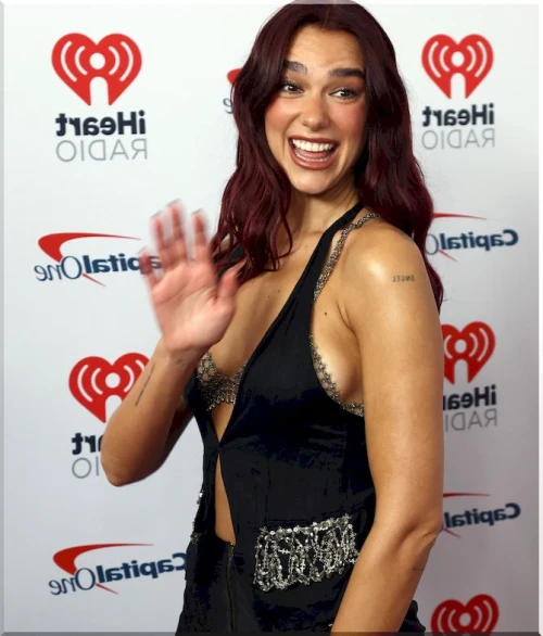 Dua-Lipa-Sexy-At-iHeartRadio-Music-Festival-9