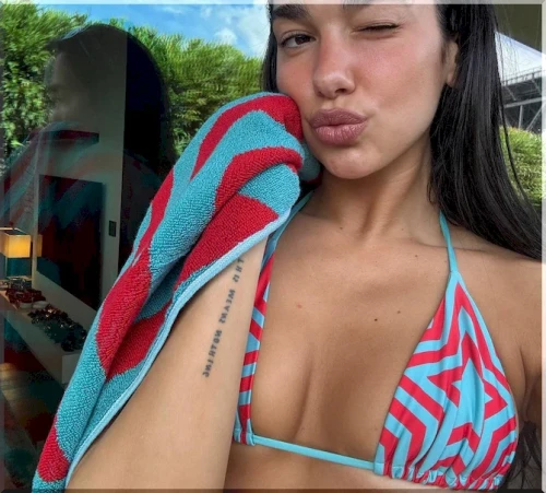 Дуа Липа Hot and beautiful
