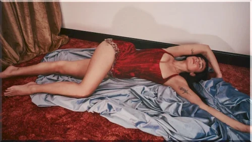 Dua-Lipa-Sexy-In-Vogue-UK-12
