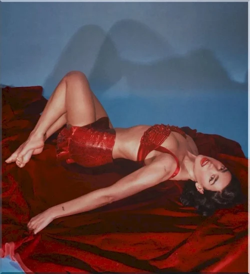 Dua-Lipa-Sexy-In-Vogue-UK-4