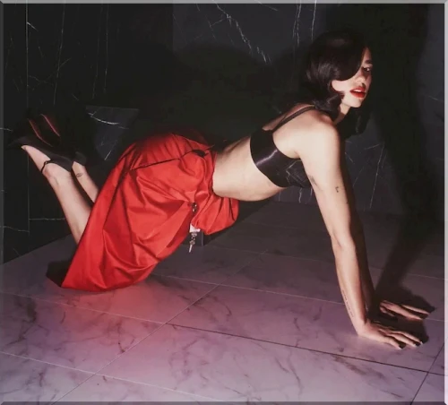 Dua-Lipa-Sexy-In-Vogue-UK-5