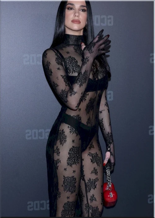 Dua-Lipa-V-V-OTKROVENNOM-OTKRYTOM-PLATE-2